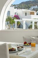 Mr & Mrs White Tinos