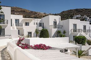 Mr & Mrs White Tinos