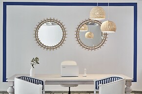 Mr & Mrs White Tinos