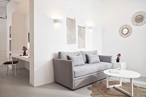 Mr & Mrs White Tinos