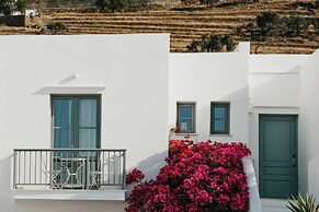 Mr & Mrs White Tinos