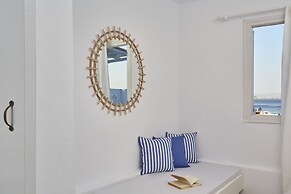 Mr & Mrs White Tinos