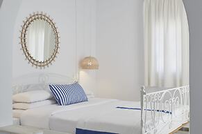 Mr & Mrs White Tinos