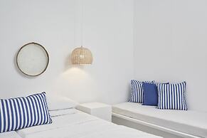 Mr & Mrs White Tinos