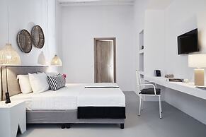 Mr & Mrs White Tinos