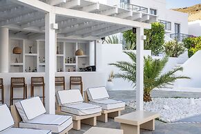 Mr & Mrs White Tinos