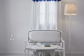 Mr & Mrs White Tinos