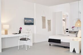 Mr & Mrs White Tinos