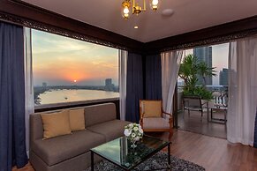 Ramada Plaza by Wyndham Bangkok Menam Riverside