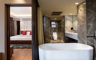 Ramada Plaza by Wyndham Bangkok Menam Riverside