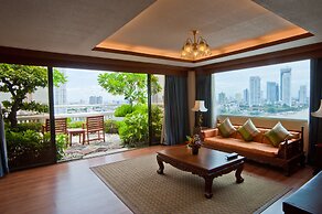 Ramada Plaza by Wyndham Bangkok Menam Riverside
