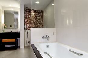 Ramada Plaza by Wyndham Bangkok Menam Riverside