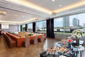 Ramada Plaza by Wyndham Bangkok Menam Riverside