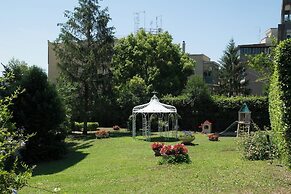Massimi City Garden Hotel