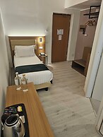 Massimi City Garden Hotel