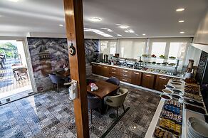 Lapis Inn Hotel & Spa