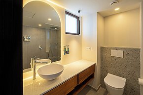 LionsDive Beach Resort