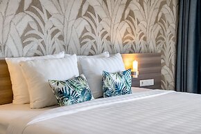 LionsDive Beach Resort