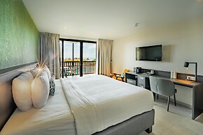 LionsDive Beach Resort