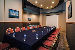 Luna Palace Hotel and Suites