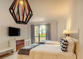 Luna Palace Hotel and Suites
