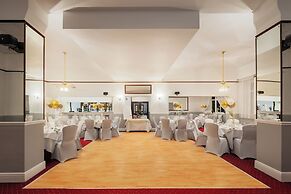 County Hotel