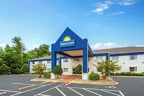 Days Inn & Suites by Wyndham Siler City