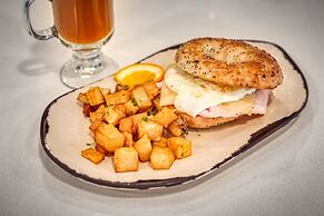 Holiday Inn Kansas City Downtown by IHG