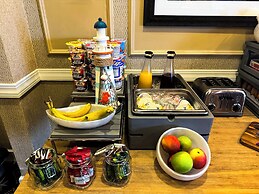 Newport Beach Hotel & Suites