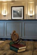 Newport Beach Hotel & Suites