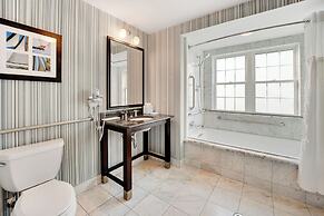 Newport Beach Hotel & Suites