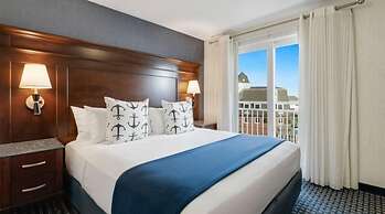 Newport Beach Hotel & Suites