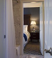 Newport Beach Hotel & Suites