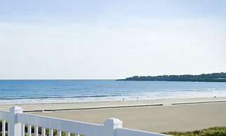 Newport Beach Hotel & Suites