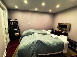 Newport Beach Hotel & Suites