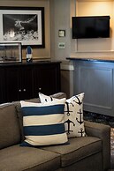 Newport Beach Hotel & Suites