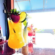 Newport Beach Hotel & Suites