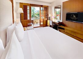 Nusa Dua Beach Hotel and Spa - Handwritten Collection