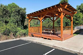 Super 8 by Wyndham Harbison/Parkridge Hospital