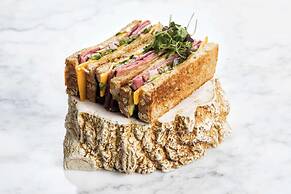 NH Collection Madrid Colón