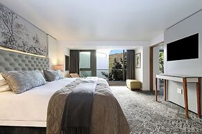 Vineyard Hotel