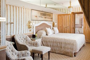 The Milestone Hotel