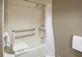 Holiday Inn Express & Suites Bloomington - MPLS Arpt Area W by IHG