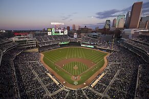 Holiday Inn Express & Suites Bloomington - MPLS Arpt Area W by IHG