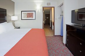 Holiday Inn Express & Suites Bloomington - MPLS Arpt Area W by IHG