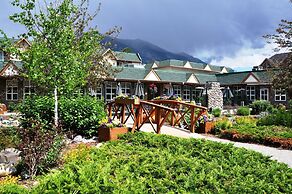 Coast Canmore Hotel & Conference Centre