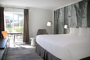 Coast Canmore Hotel & Conference Centre
