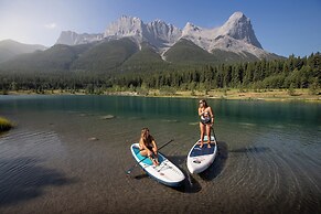 Coast Canmore Hotel & Conference Centre