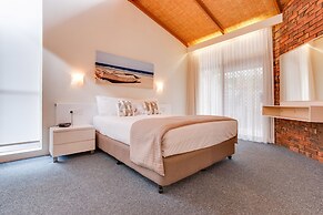 Nautilus Beachfront Villas & Spa