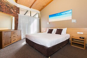 Nautilus Beachfront Villas & Spa